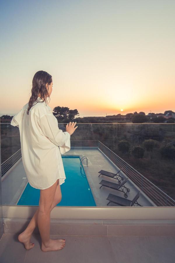 Io Luxury Pool & Hot Tub Suites Preveza Exterior photo