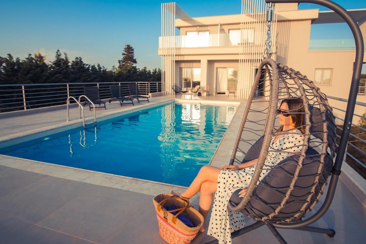 Io Luxury Pool & Hot Tub Suites Preveza Exterior photo
