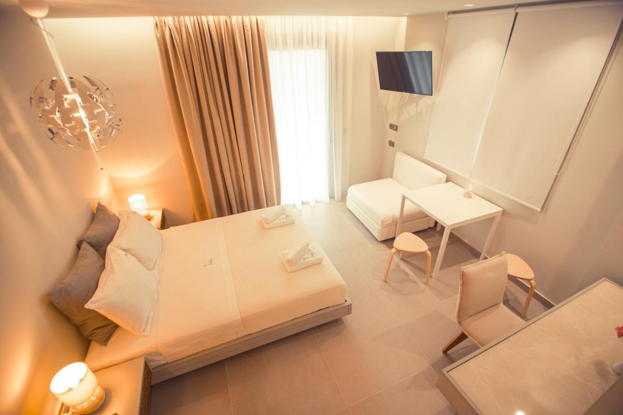 Io Luxury Pool & Hot Tub Suites Preveza Exterior photo