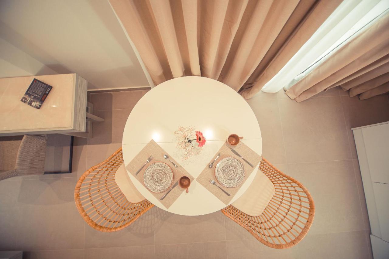 Io Luxury Pool & Hot Tub Suites Preveza Exterior photo